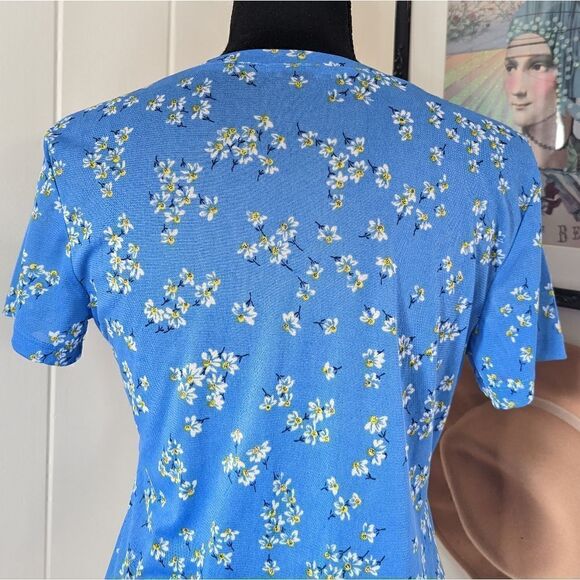 🌼 Halogen 🌼 Crewneck Mesh Blue Floral Top, sz M EUC - Picture 8 of 10